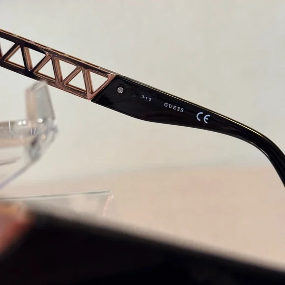 GUESS VIRAL Black Sunglasses with Removable Charms NWT & Dusties - Picture 10 of 10